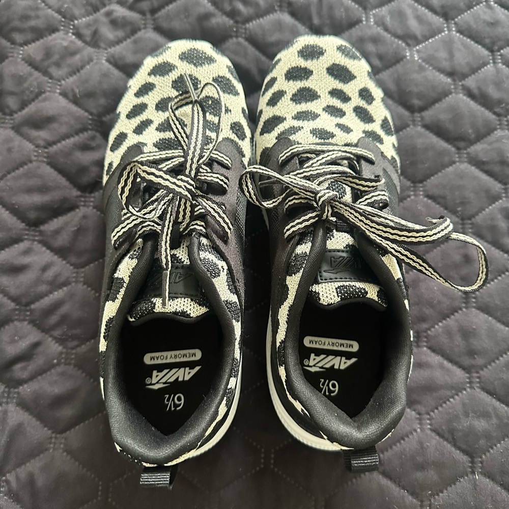Avia tennis shoes
